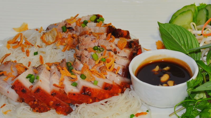 Heo Quay – Bánh Hỏi